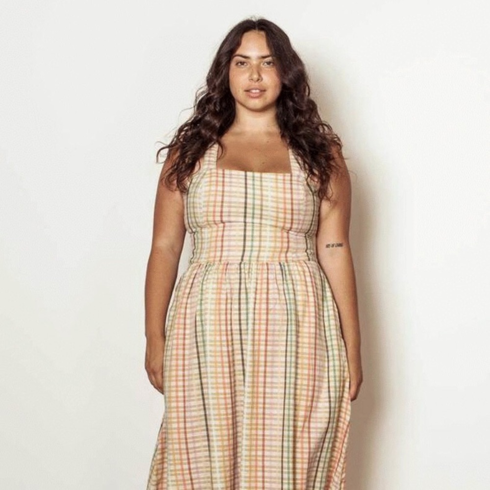 ISO Willa Dress in dulce - size S or M!